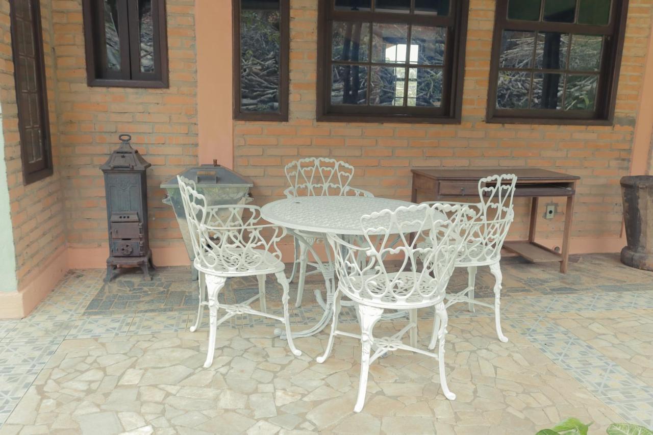 Em Tiradentes, Minas Gerais, Casa Tipica E Espacosa Em Terreno Arborizado Exterior photo