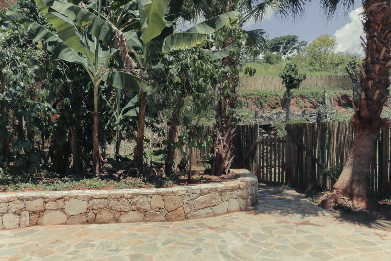 Em Tiradentes, Minas Gerais, Casa Tipica E Espacosa Em Terreno Arborizado Exterior photo